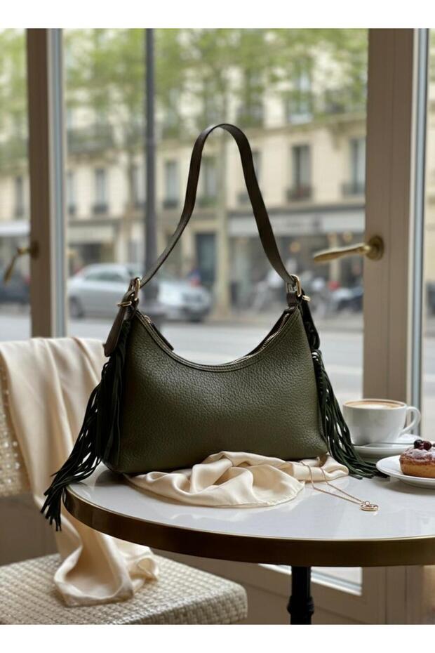 Women's Leather-Look Tasseled Daily Shoulder Bag (Length 28 cm - Height 12 cm)