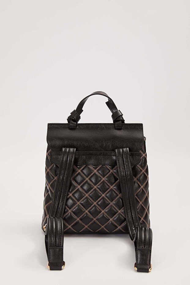 حقيبة ظهر موديل مبطنة باللون الأسود - 4