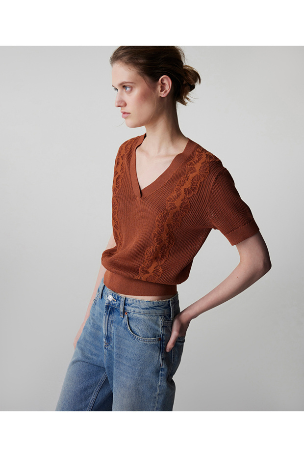Nakışlı ajurlu triko - 1