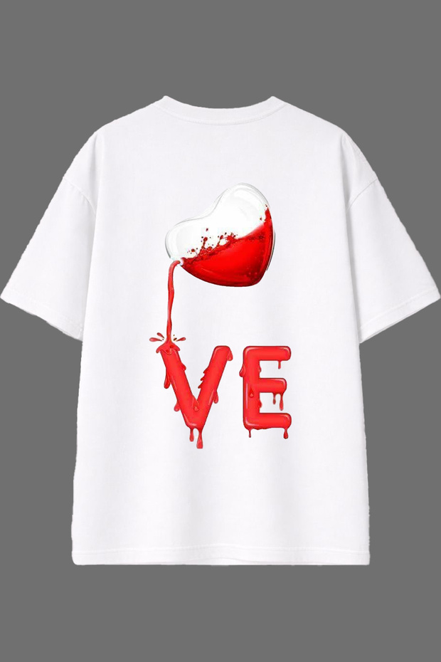 تي شيرت أبيض كبير الحجم مطبوع من الخلف بتصميم Love 4