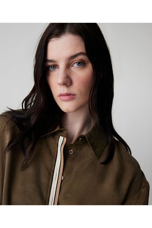 Kontrast biyeli hotfix baskılı gömlek - 2