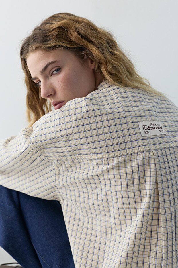 Nakışlı manşetli kareli gömlek - 5