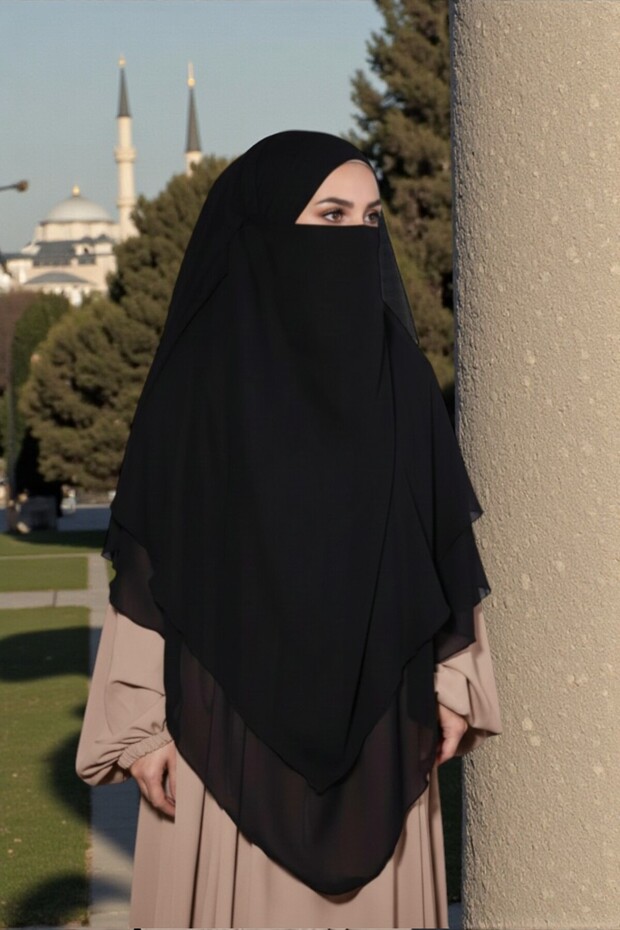 سوفليه ثلاثي الطبقات أسود اللون