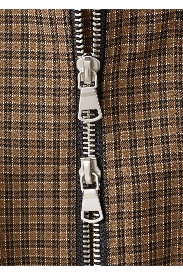 Houndstooth jacket with high collar - 8