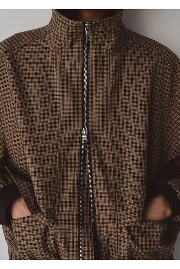 Houndstooth jacket with high collar - 7