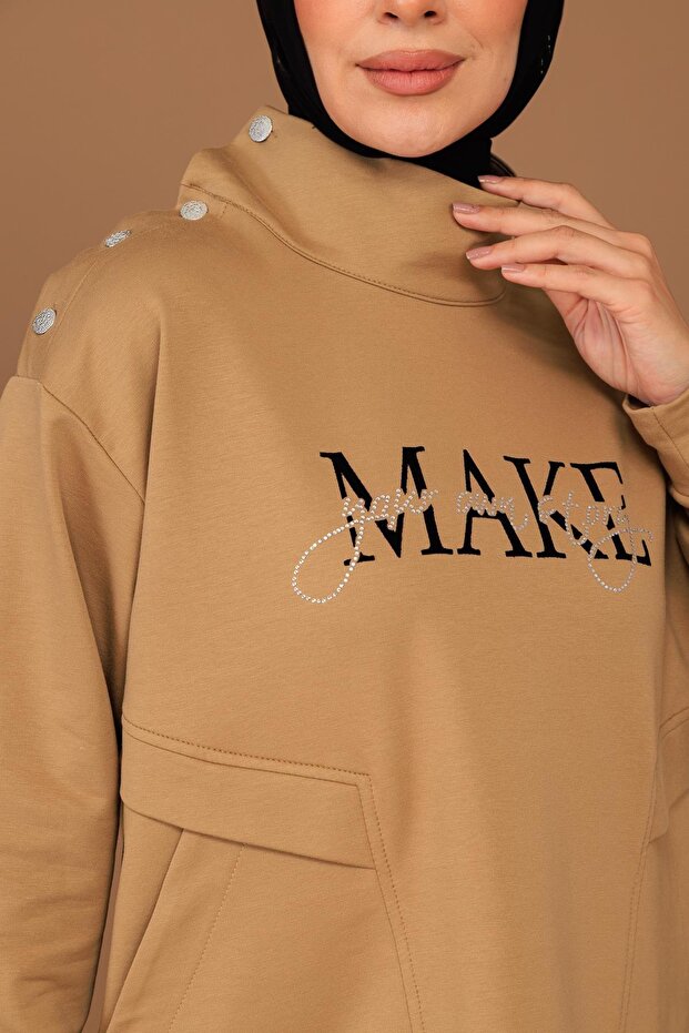 High Collar Pocket Sweatshirt with Writing - 3