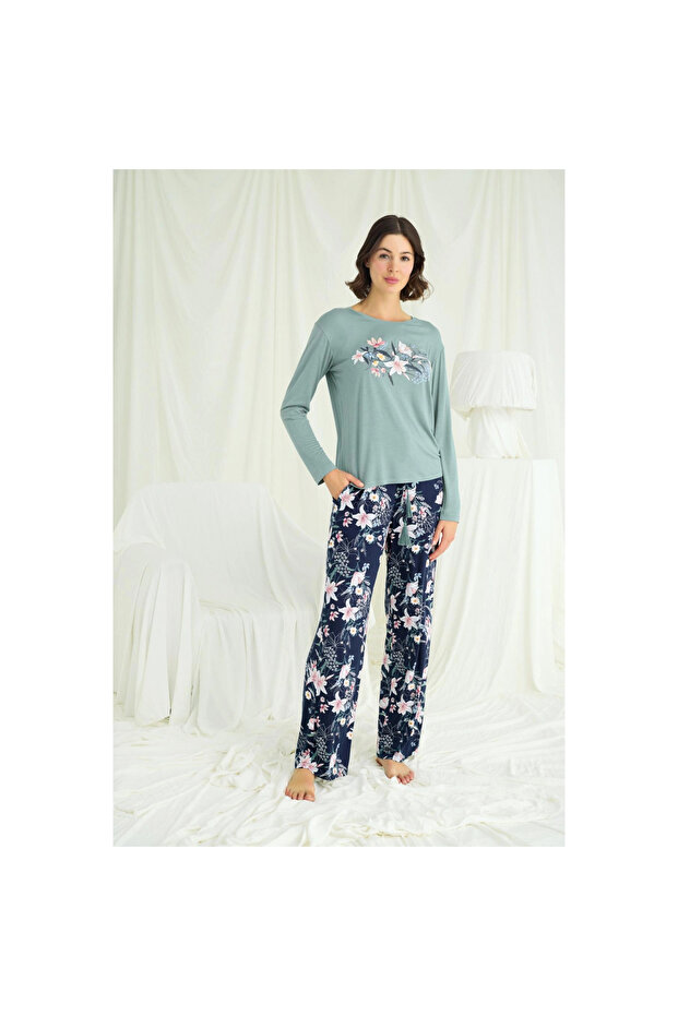 طقم بيجامة مطبوعة بنمط الزهور والأوراق - 2