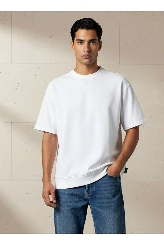 Men Regular Fit Crew Neck Short Sleeves Embroidered T-shirt