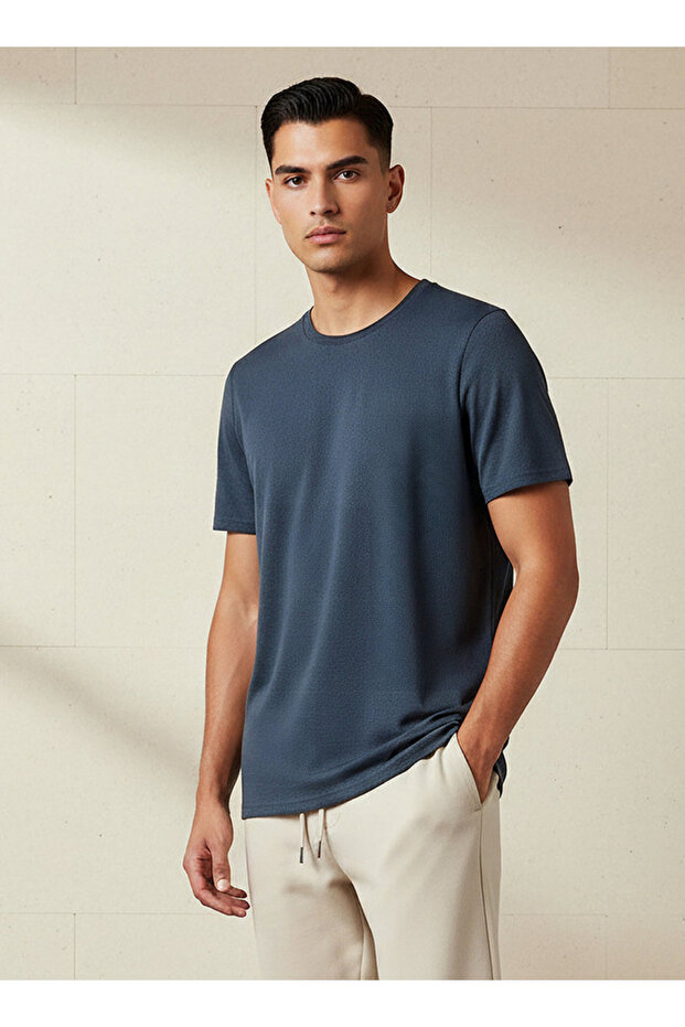 Men Slim Fit Crew Neck Short Sleeves Popcorn Textured T-shirt