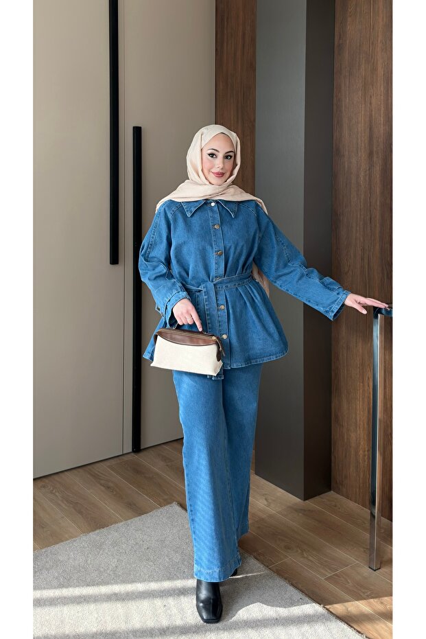 طقم جينز ألينا بأزرار على الأكمام