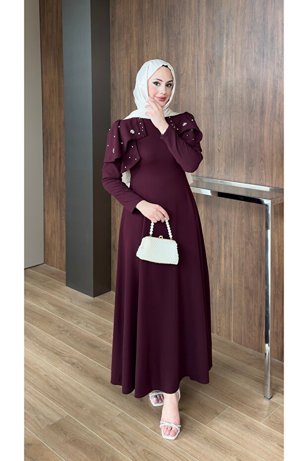 فستان سهرة Katarina بكتف مزين بالأحجار