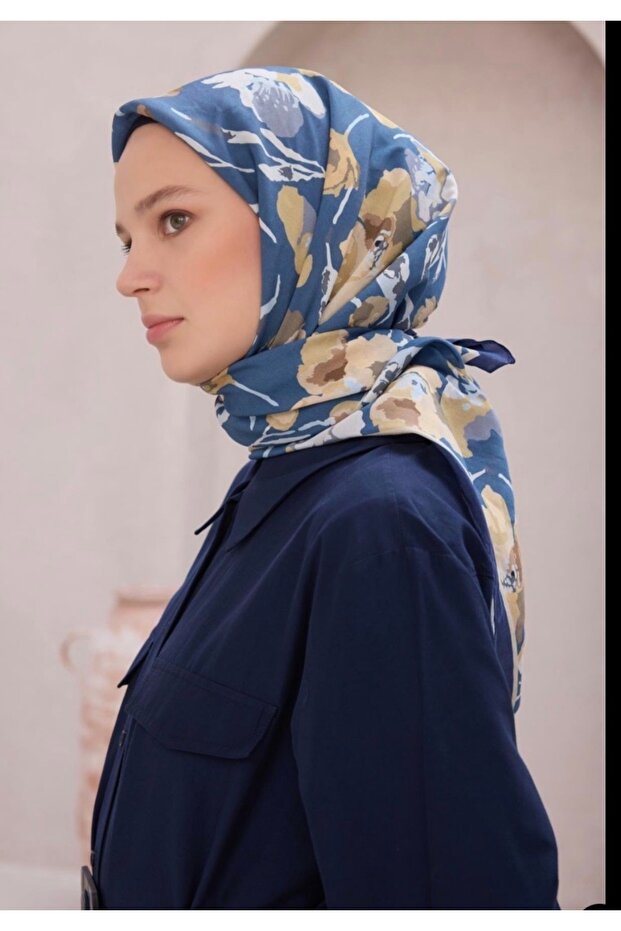 وشاح مودال بنقشة زهور