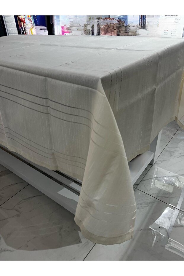 مفرش طاولة مخطط 160 × 220
