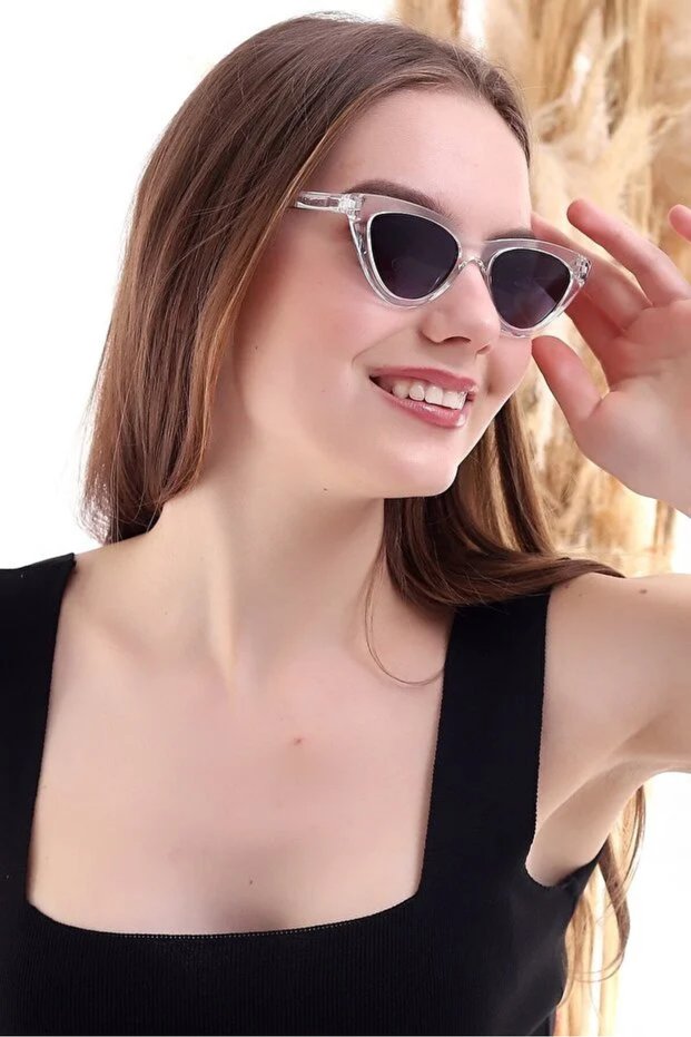 Karmio Women's Black Cat Eye Ultra Light Uv400 Filtered Sunglasses
