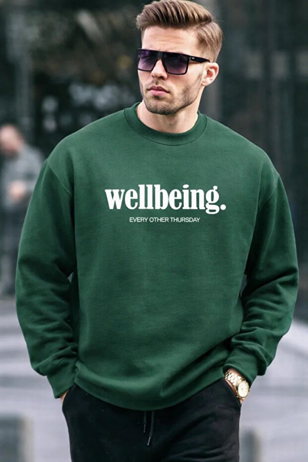 سويت شيرت رجالي مطبوع باللون الأخضر الداكن من Wellbeing