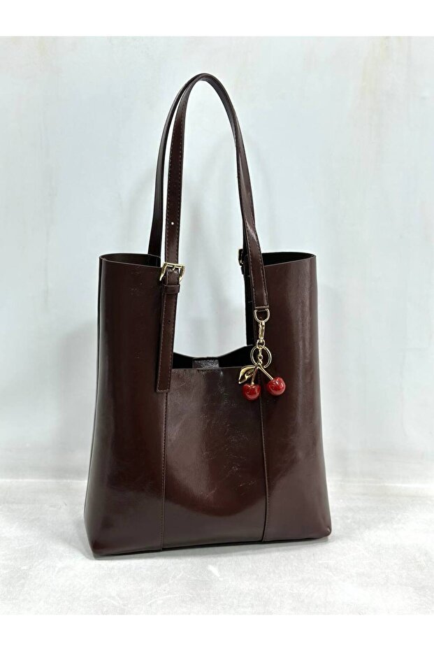 Charm Detailed Women's Shoulder Bag