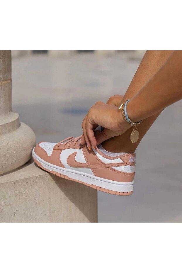 حذاء رياضي نسائي من طراز Dunk Low (Rose) (CoolMove)