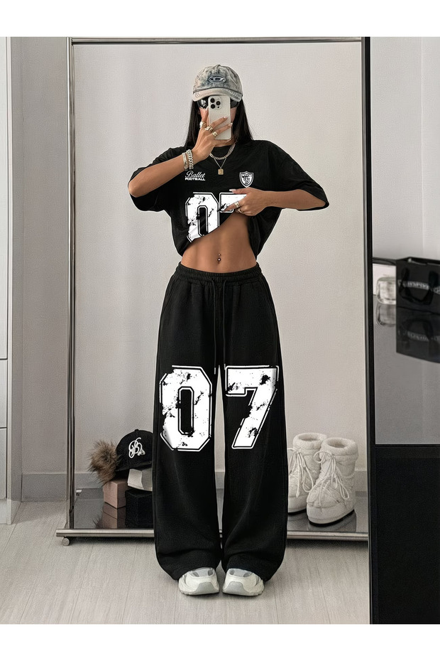 Women's 07 Printed Oversized T-Shirt and Baggy Sweatpants - Two-Piece Summer Tracksuit Set
