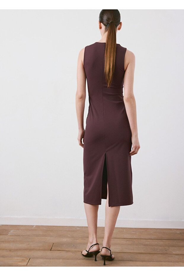 V yaka dar kesim elbise - 4