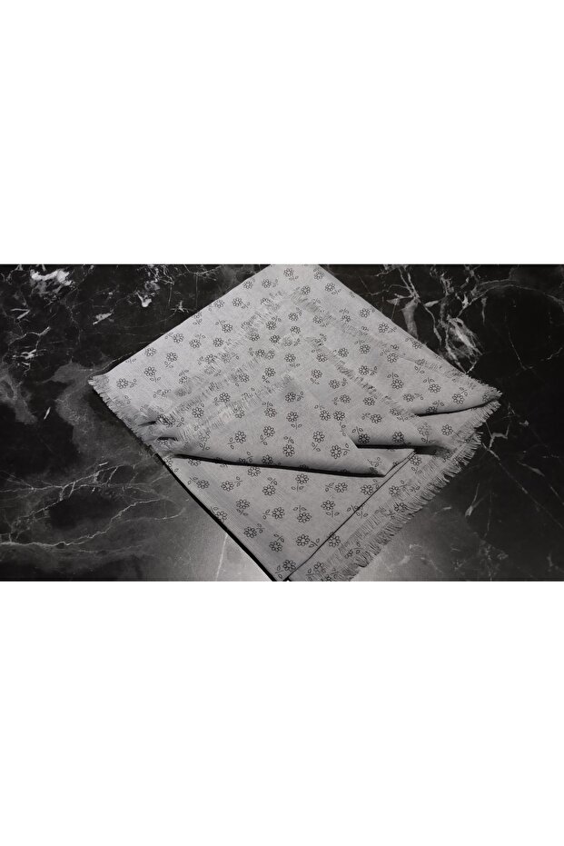 GRİ ÇİÇEKLİ EŞARP - 2