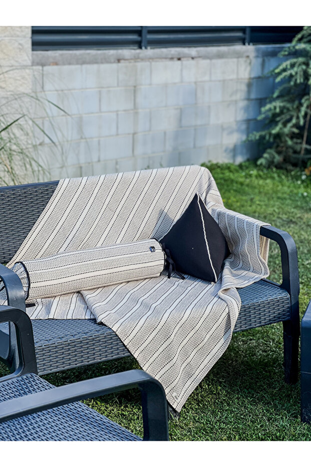 Lune Pyramid Throw Pillow / Cushion