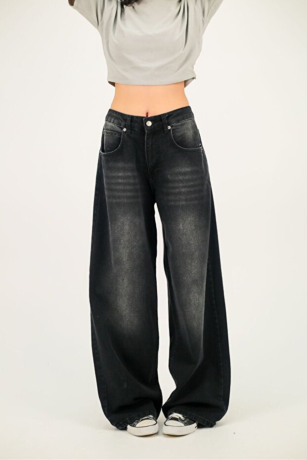 Baggy Loose Fit Jeans with Black Wash