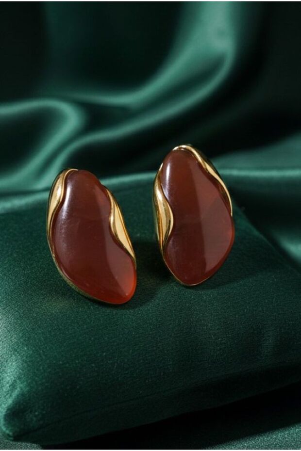 Stylish and Lightweight Earrings with a Rock Candy Look