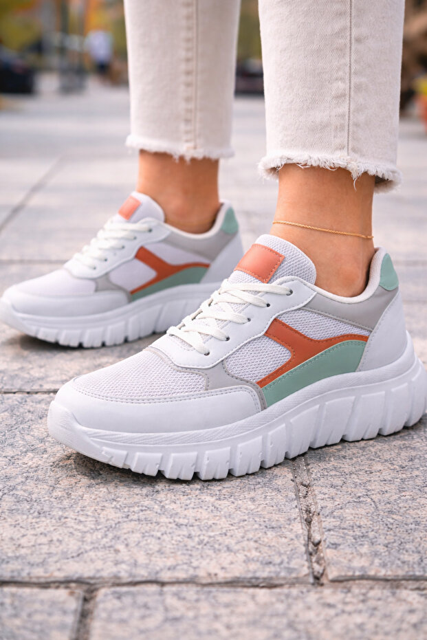 Thick Soled Women's Sports Shoes – Comfortable for Daily Use, Lace-Up Sneaker