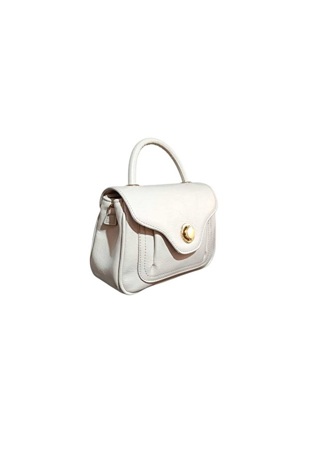 Amazing Bag with a Small and Stylish Look in Ecru