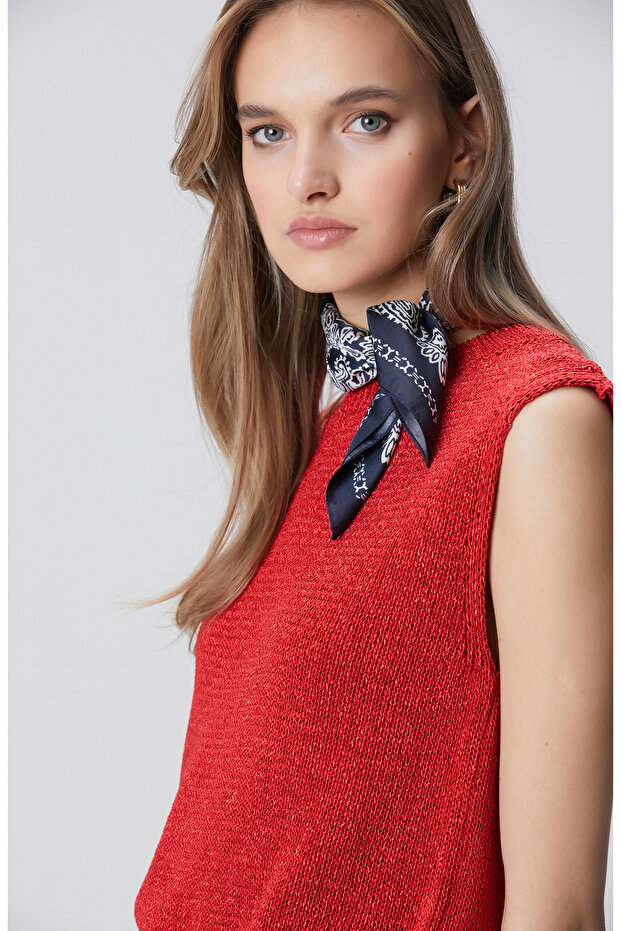 Kırmızı Kolsuz Triko - 2