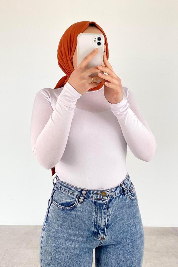نصف ياقة دائرية بلون واحد أبيض