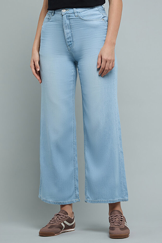 Women's Blue Washed Flared Jeans with Button Closure