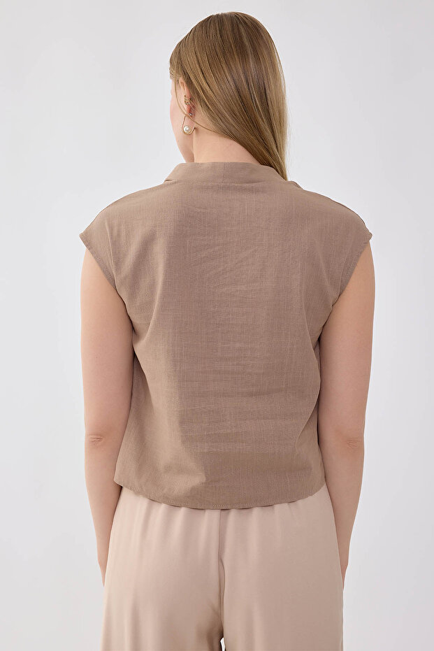 بلوزة من الكتان الفيسكون بياقة على شكل حرف V وأزرار أمامية - 4