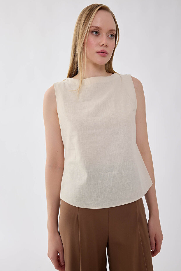 بلوزة من الكتان والفسكوز بأزرار على الكتف - 3