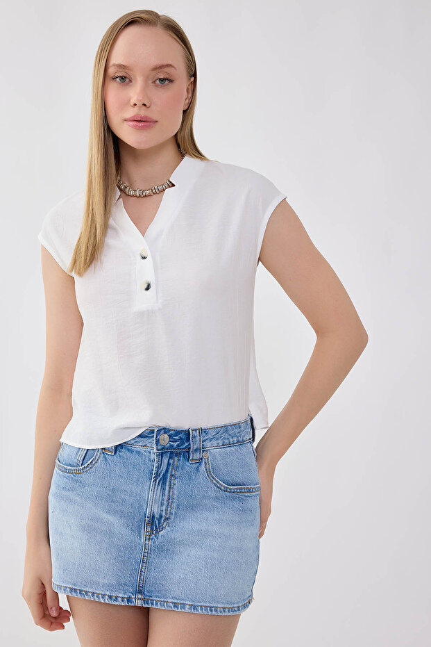 بلوزة بأزرار أمامية ورقبة على شكل حرف V - 2