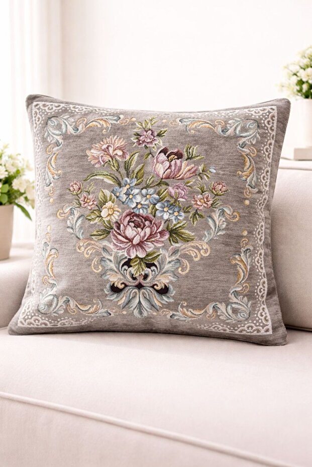 غطاء وسادة مزخرف بنمط الزهور من Classic Elegance مقاس 45x45