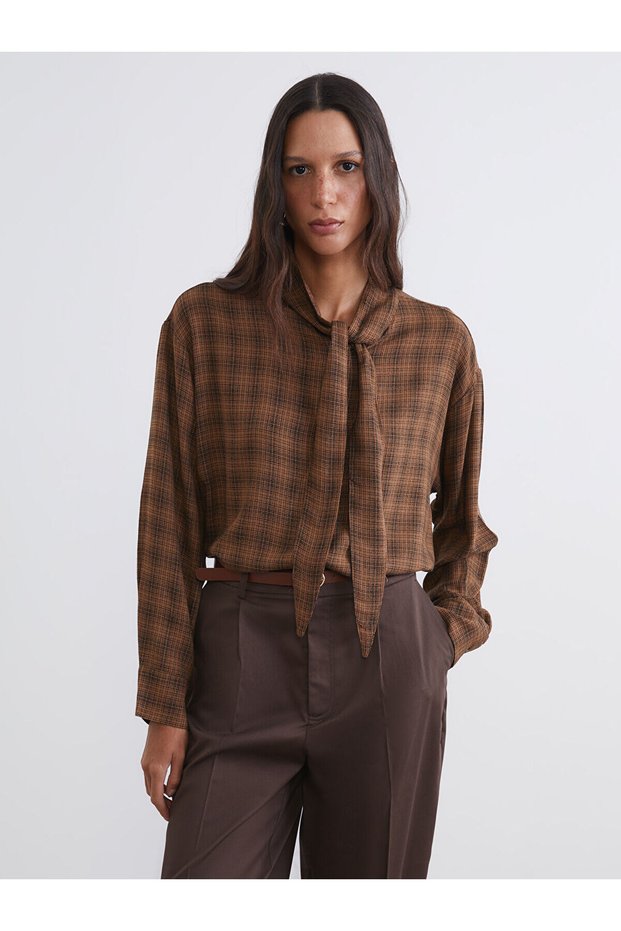 Trendlucky with a Difference in Color Scarf Collar Plaid Women's Shirt