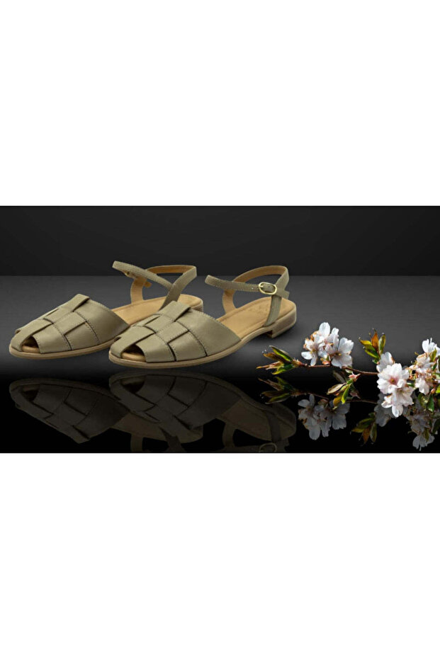 Vita Intrecciata Women Charm Sandal