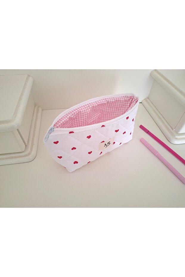 حقيبة أقلام صغيرة بنمط قلب أحمر - 3