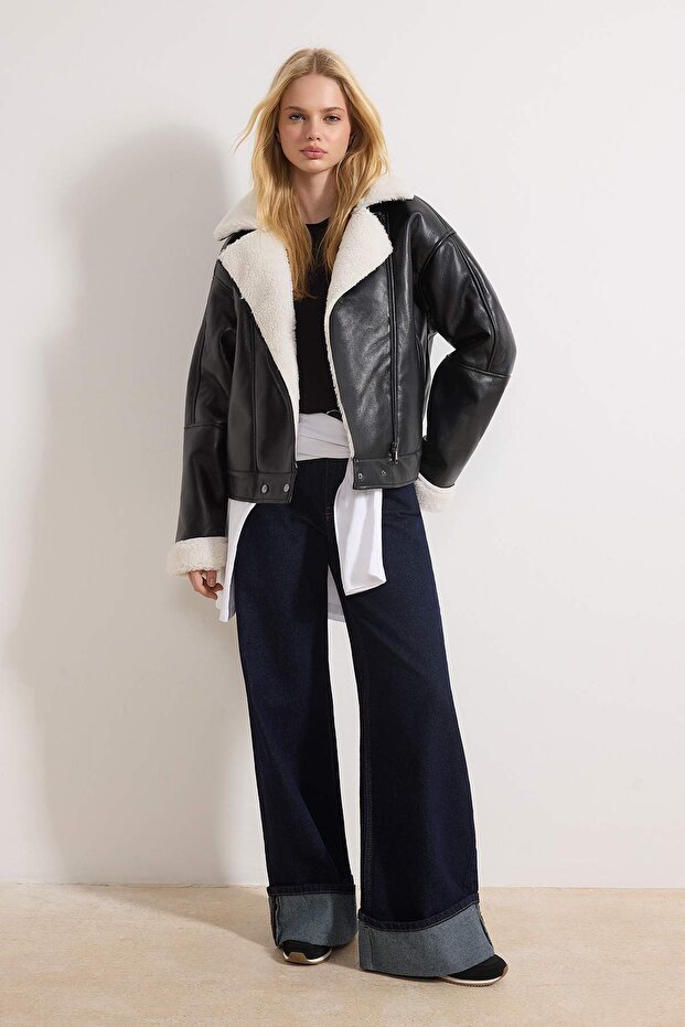 Siyah Oversize Kalıp Peluş Detaylı Suni Deri Biker Ceket Mont TWOAW25MO00001 - 1