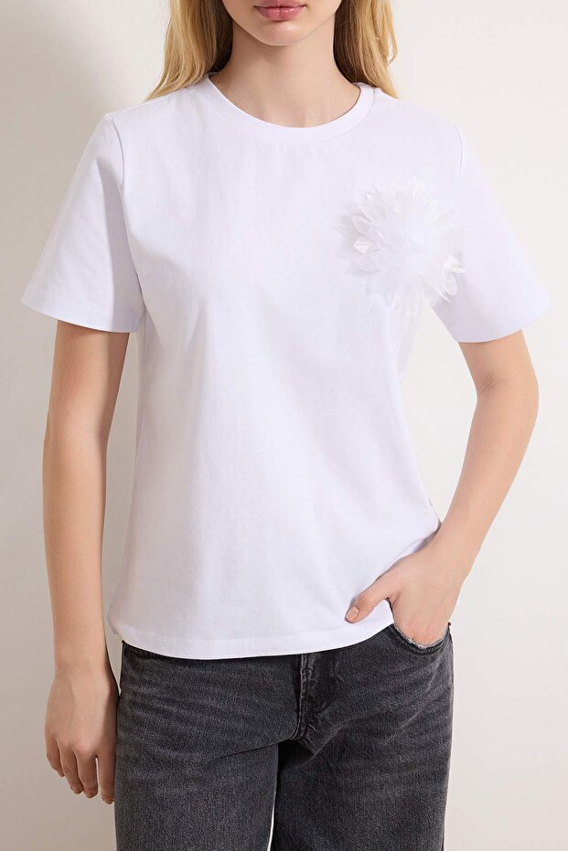 Ekru Regular/Normal Kalıp Kısa Kollu Aksesuar Detaylı Tok %100 Pamuk Örme T-shirt TWOSS26TS00053 - 3
