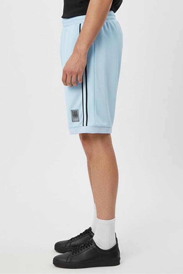 شورت رجالي أساسي بشعار العلامة التجارية، أزرق فاتح - 2