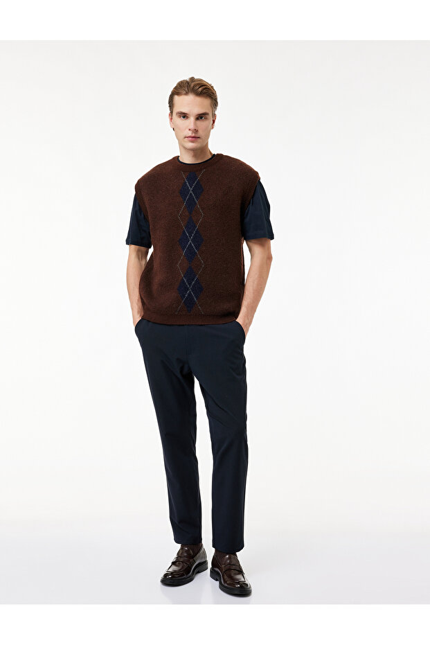 Crew Neck Diamond Patterned Sleeveless Knit Sweater
