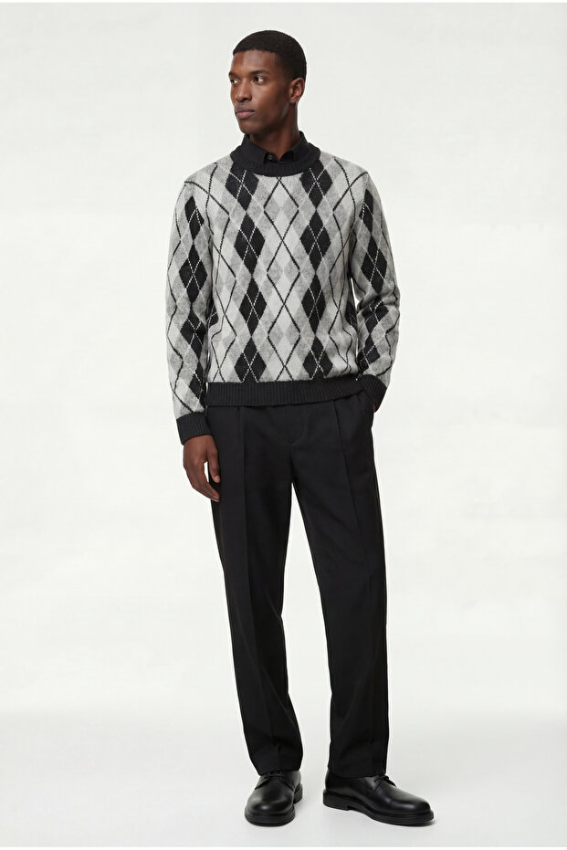 Long Sleeve Crew Neck Diamond Patterned Sweater
