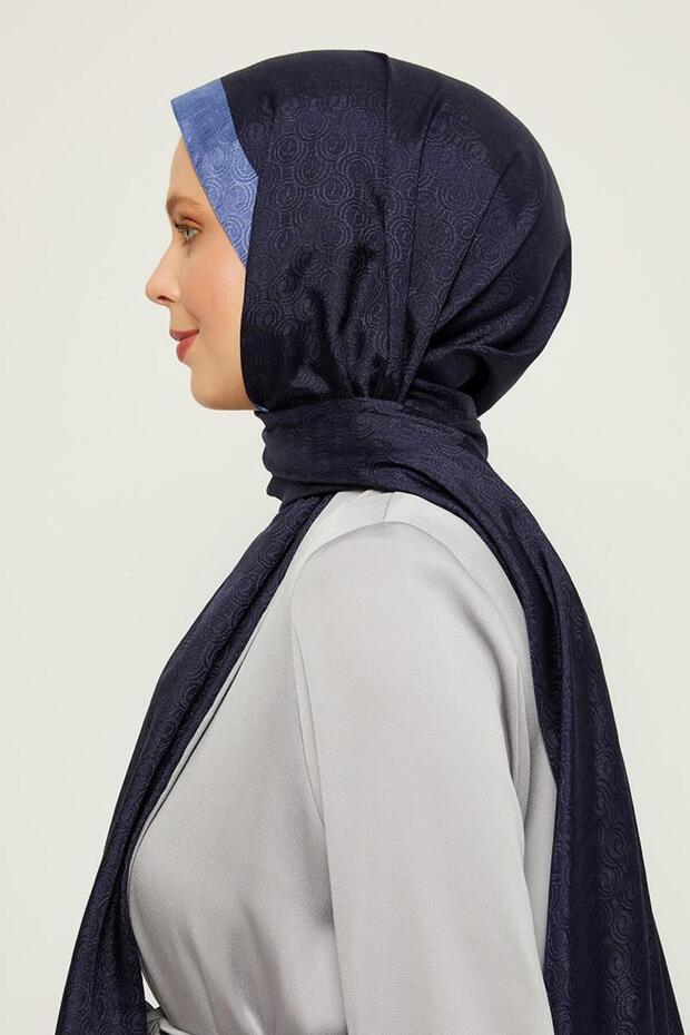 شال مونوغرام بنمط حلقات باللون الأزرق الداكن - 3