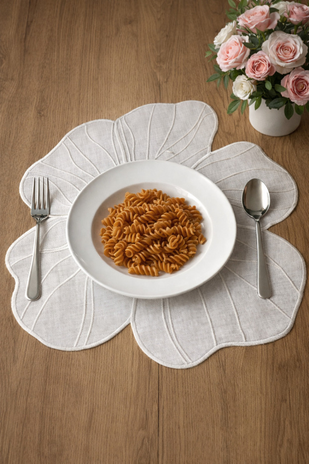 2 Pieces of Embroidered Linen Supla