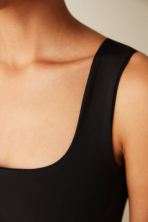 Square Neck Siyah Üst - 4