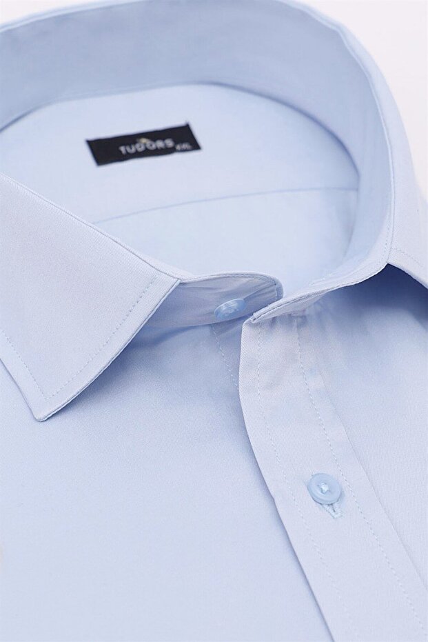 قميص كبير الحجم من الساتان للرجال باللون الأزرق