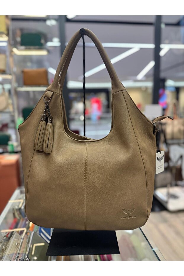 Women's shoulder and arm bag
