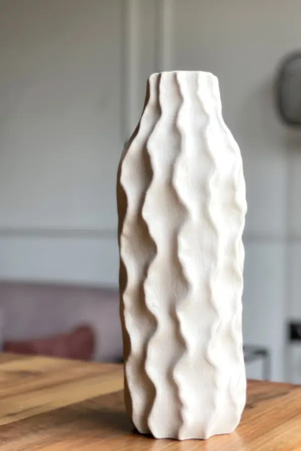 Dalgalı Tasarım Dekoratif Vazo – Polyester - 1